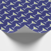 Martini Drinks On Blue Background Cadeaupapier (Hoek)