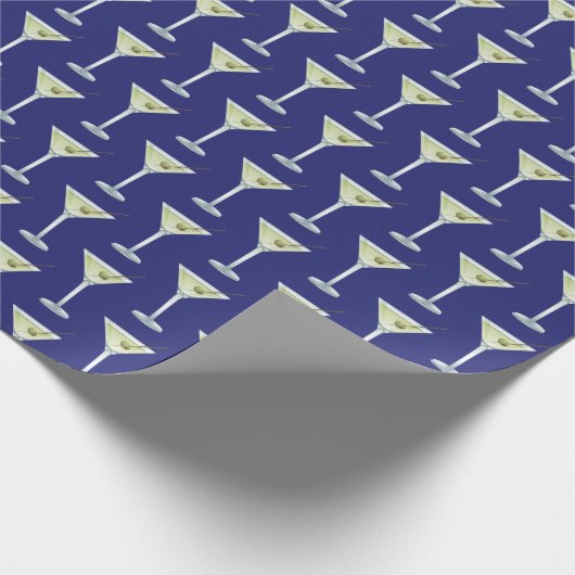 Martini Drinks On Blue Background Cadeaupapier (Hoek)