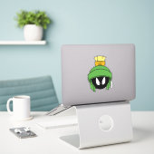 MARVIN DE MARTIAN™ MAD STICKER (Laptop op bureau)