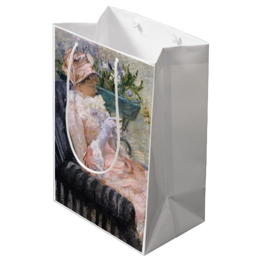 Mary Cassatt - De beker van Tea Medium Cadeauzakje (Achterkant Gekanteld)