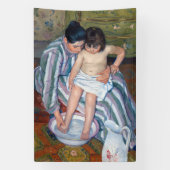 Mary Cassatt - Het kinderbad / Het bad van het kin Spandoek (Verticaal)