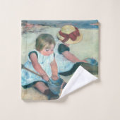 Mary Cassatt - Kinderen die op het strand spelen Bad Handdoek (Wasdoekje)