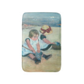 Mary Cassatt - Kinderen die op het strand spelen Badmat (Voorkant Verticaal)