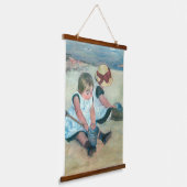 Mary Cassatt - Kinderen die op het strand spelen Hangend Wandkleed (Gebogen)