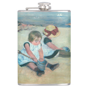 Mary Cassatt - Kinderen die op het strand spelen Heupfles