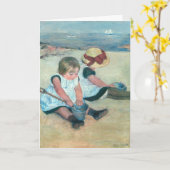 Mary Cassatt - Kinderen die op het strand spelen Kaart (Gele Bloem)