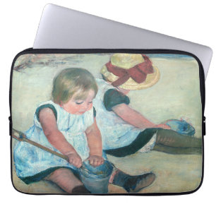 Mary Cassatt - Kinderen die op het strand spelen Laptop Sleeve