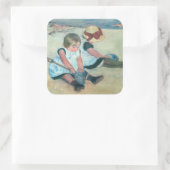 Mary Cassatt - Kinderen die op het strand spelen Vierkante Sticker (Tas)