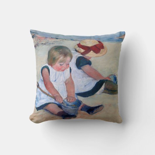 Mary Cassatt Kinderen spelen op het strand 1884 Kussen (Voorkant)