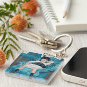 Mary Cassatt - klein meisje in een blauwe stoel Sleutelhanger (Voorkant Rechts)