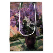 Mary Cassatt - Lilacs in een raam Medium Cadeauzakje (Achterkant)