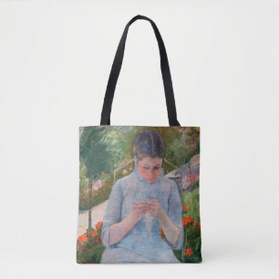 Mary Cassatt - Meisje dat naait in een tuin Tote Bag
