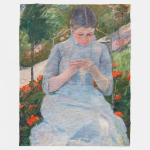 Mary Cassatt - Meisje naait in een tuin Fleece Deken
