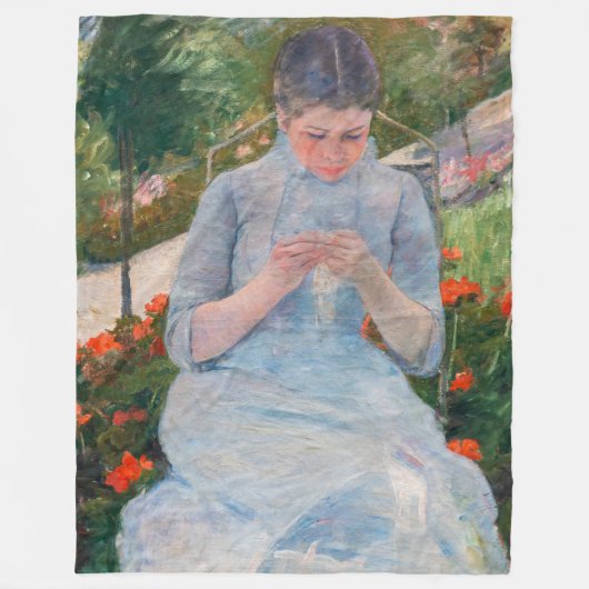 Mary Cassatt - Meisje naait in een tuin Fleece Deken (Voorkant)
