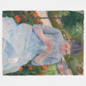 Mary Cassatt - Meisje naait in een tuin Fleece Deken (Voorkant (Horizontaal))