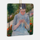 Mary Cassatt - Meisje naait in een tuin Keramisch Ornament (Rechts)
