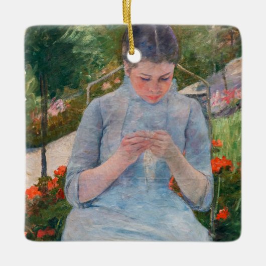Mary Cassatt - Meisje naait in een tuin Keramisch Ornament (Voorkant)