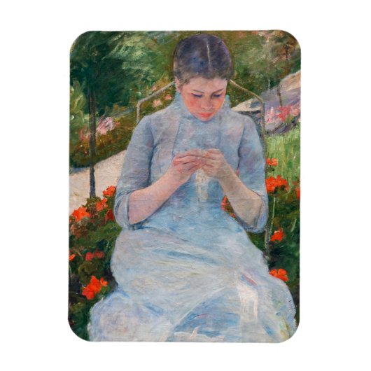 Mary Cassatt - Meisje naait in een tuin Magneet (Verticaal)