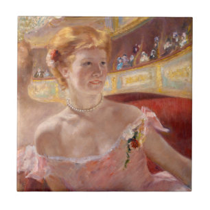 Mary Cassatt - Vrouw met parelketting in een loge Tegeltje
