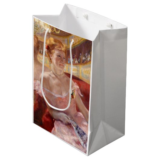Mary Cassatt - Vrouw met Pearl Ketting in een Loge Medium Cadeauzakje (Voorkant Gekanteld)