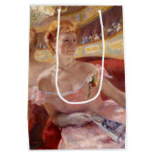 Mary Cassatt - Vrouw met Pearl Ketting in een Loge Medium Cadeauzakje (Achterkant)