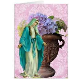 Mary met bloemen op roze achtergrond