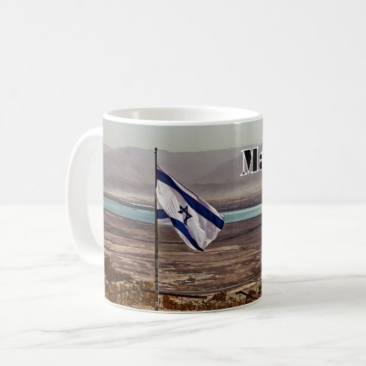 Masada uitzicht met vlag koffiemok (Voorkant links)