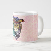 Maskerade Masker op Dusty Pink Brocade Patroon Grote Koffiekop (Voorkant rechts)