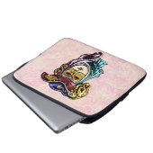 Maskerade Masker op Dusty Pink Brocade Patroon Laptop Sleeve (Voorkant onderkant)