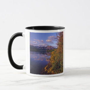 Maskinonge Lake in Waterton Lakes National Park 2 Mok