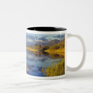 Maskinonge Lake in Waterton Lakes National Park 3 Tweekleurige Koffiemok