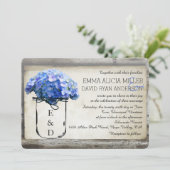 Mason Jar Barn Wood Blue Hydrangeas Wedding Invite Kaart (Staand voorkant)