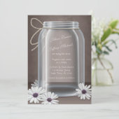 Mason Jar Daisy Bruin Bruiloft Uitnodigingen (Staand voorkant)