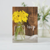 Mason Jar en Daisies Country Wedding RSVP Card (Staand voorkant)