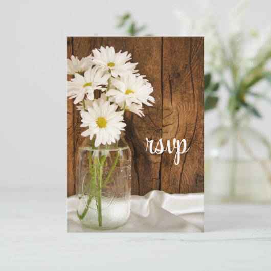 Mason Jar en Daisies Country Wedding RSVP Card (Staand voorkant)
