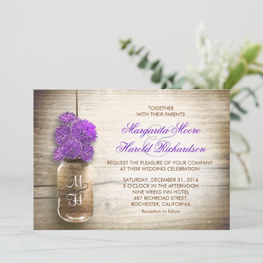 Mason jar en paarse bloemen bruiloft uitnodigingen (Staand voorkant)