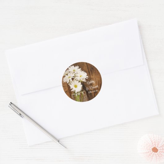 Mason Jar en White Daisies Barn Wedding Ronde Sticker (Envelop)