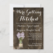 Mason Jar Getting Hitched Country Wedding nodigt u Kaart (Voorkant)