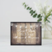Mason Jar Lights Rusti Wood Save the Date Briefkaa Aankondigingskaart (Staand voorkant)
