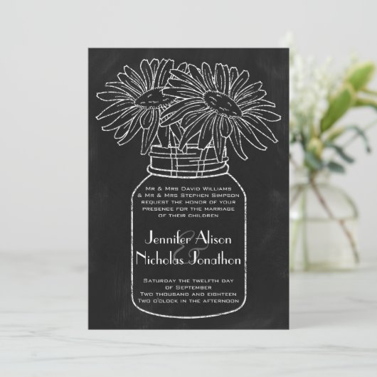 Mason Jar met Daisies op Chalkboard bruiloft Kaart (Staand voorkant)