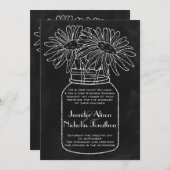 Mason Jar met Daisies op Chalkboard bruiloft Kaart (Voorkant / Achterkant)