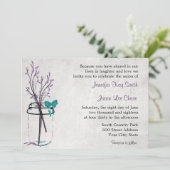 Mason Jar met Paarse bijkantoren Wedding Invitatio Kaart (Staand voorkant)
