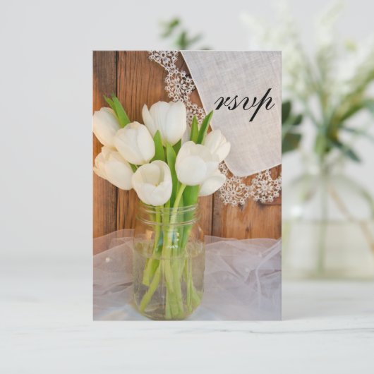 Mason Jar White Tulips Country Barn Weddenschap RS RSVP Kaartje (Staand voorkant)