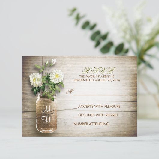 Mason pot en witte bloemen bruiloft RSVP kaarten (Staand voorkant)