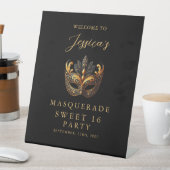 Masquerade Black Gold Sweet 16 Birthday Welcome Reclamebord Met Voetstuk (Insitu)