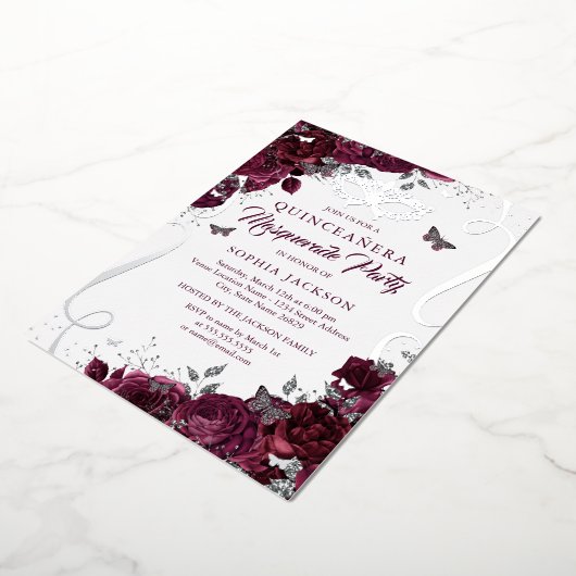 Masquerade Butterfly Silver Bourgogne Quinceanera Folie Uitnodiging (Gedraaid)