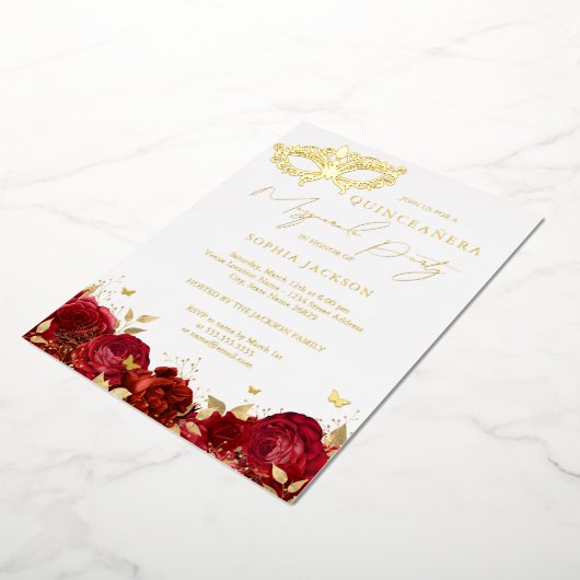Masquerade Party Red Gold Roos Quinceanera Folie Uitnodiging (Gedraaid)