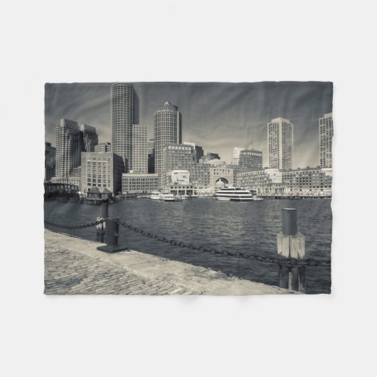 Massachusetts, Boston, gebouwen van Rowe's Wharf Fleece Deken (Voorkant (Horizontaal))