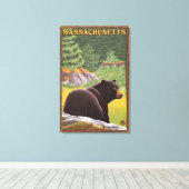 MassachusettsBlack Beer in het bos Canvas Afdruk (Insitu (Houten vloer))