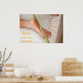 Massage van bamboe op voetbodem poster (Keuken)
